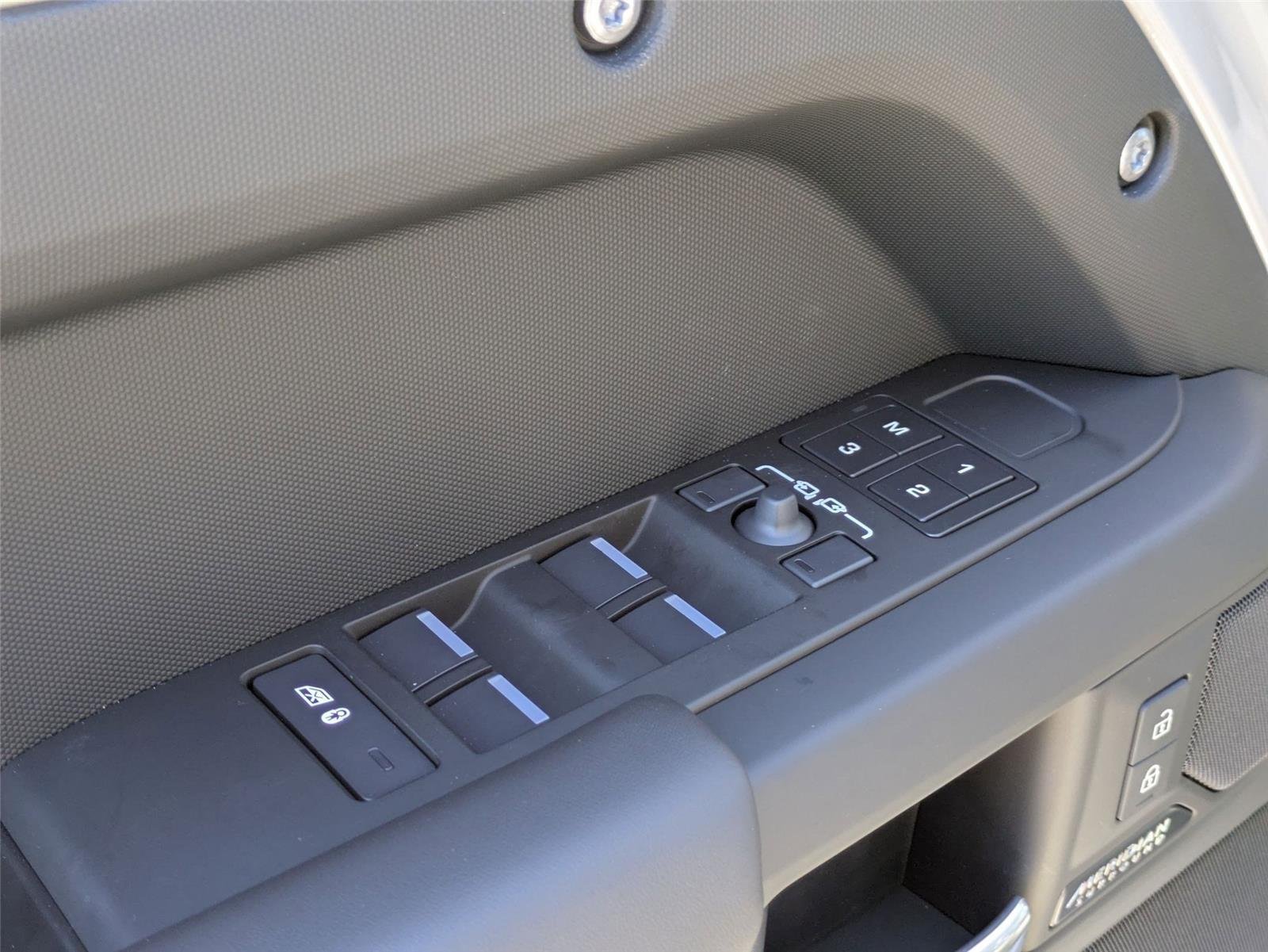 Used 2026 Borasco Grey Metallic Land Rover X-Dynamic SE image 12