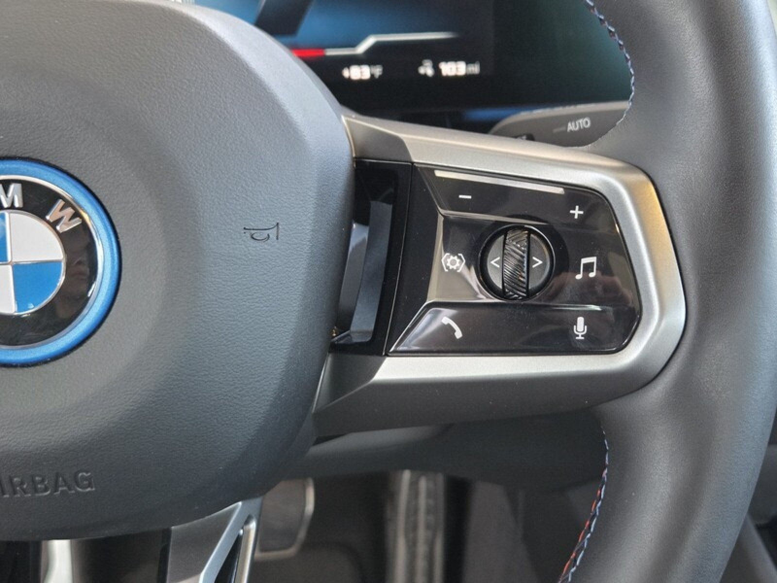 2025 BMW i5 M60 - Photo 27