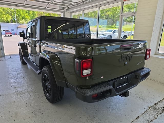 Used 2022 Green Jeep Sport image 3