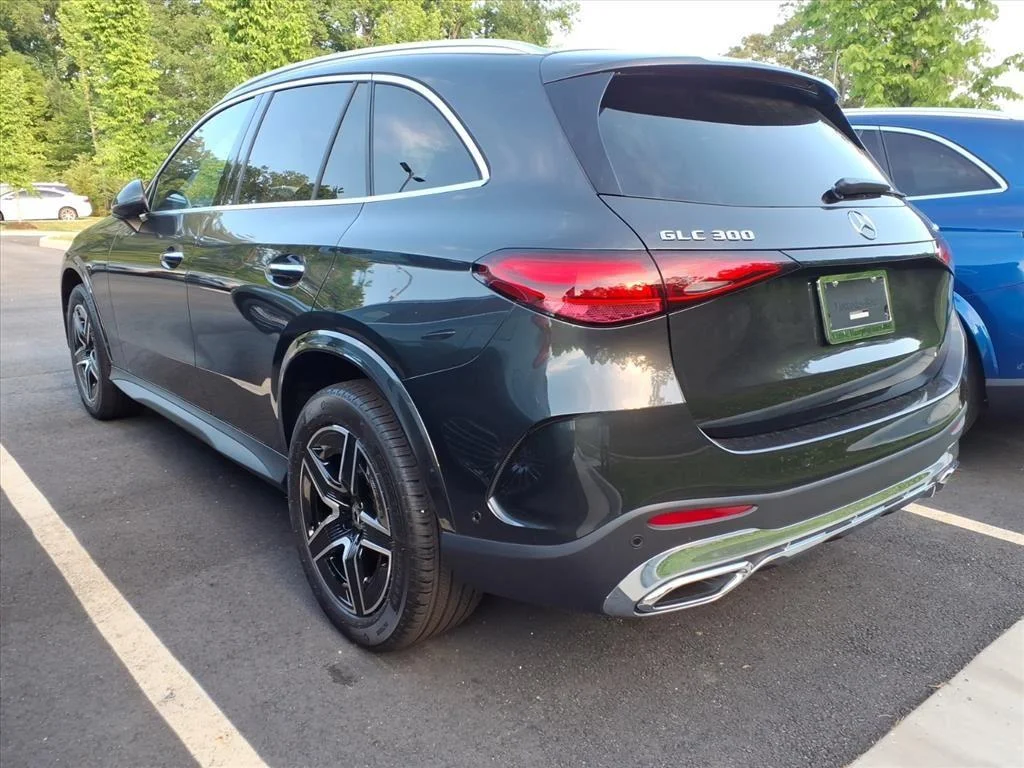 New 2025 Night Black Mercedes-Benz GLB 250 image 29