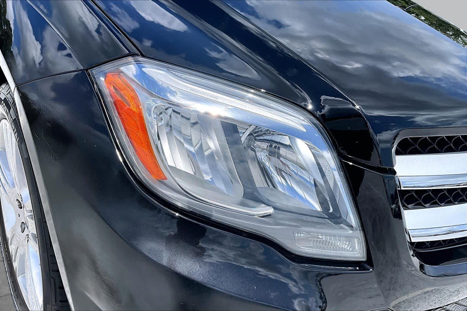Used 2014 Obsidian Black Metallic Mercedes-Benz GLK 350 image 26