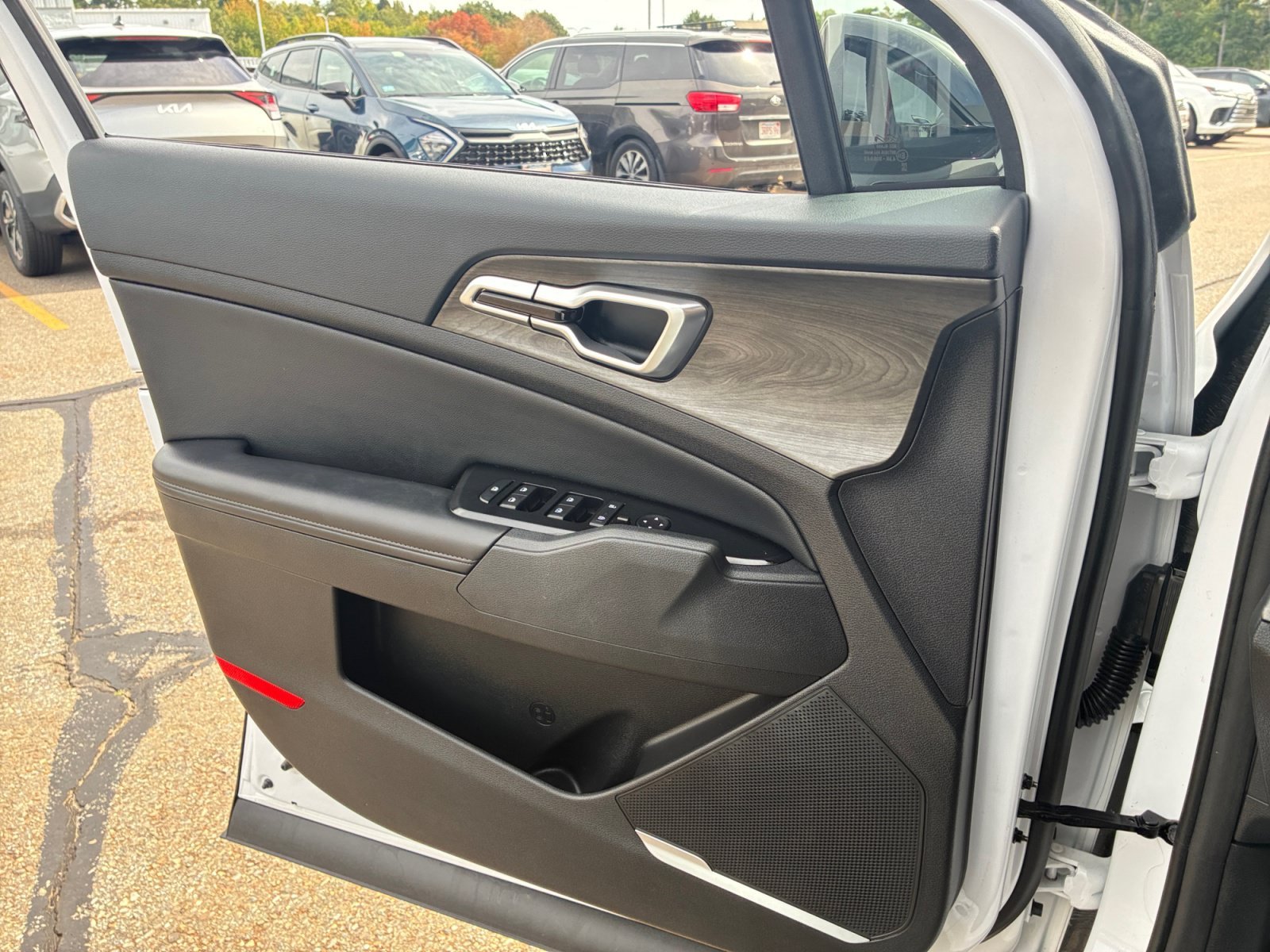 Used 2024 Glacial White Pearl Kia X-Line image 29