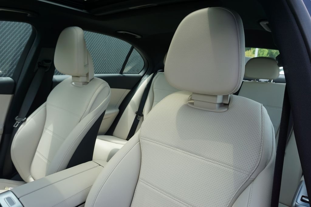 2025 Mercedes-Benz C-Class Sedan C 300 - Photo 40