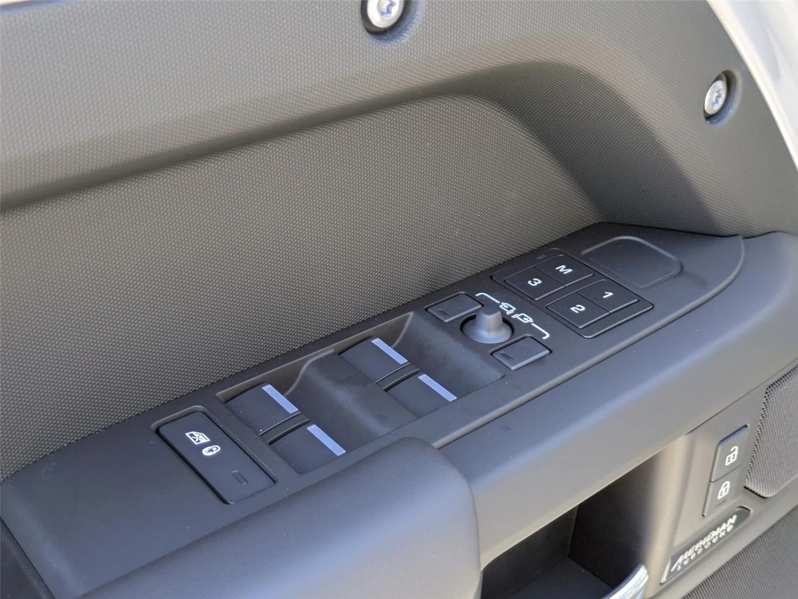 Used 2026 Borasco Grey Metallic Land Rover X-Dynamic SE image 12