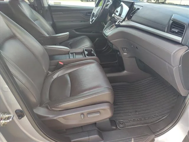 Used 2018 Silver Honda TOURING AUTO image 30