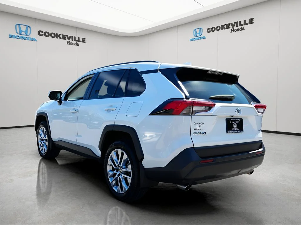 Used 2024 Wind Chill Pearl Toyota XLE Premium image 8