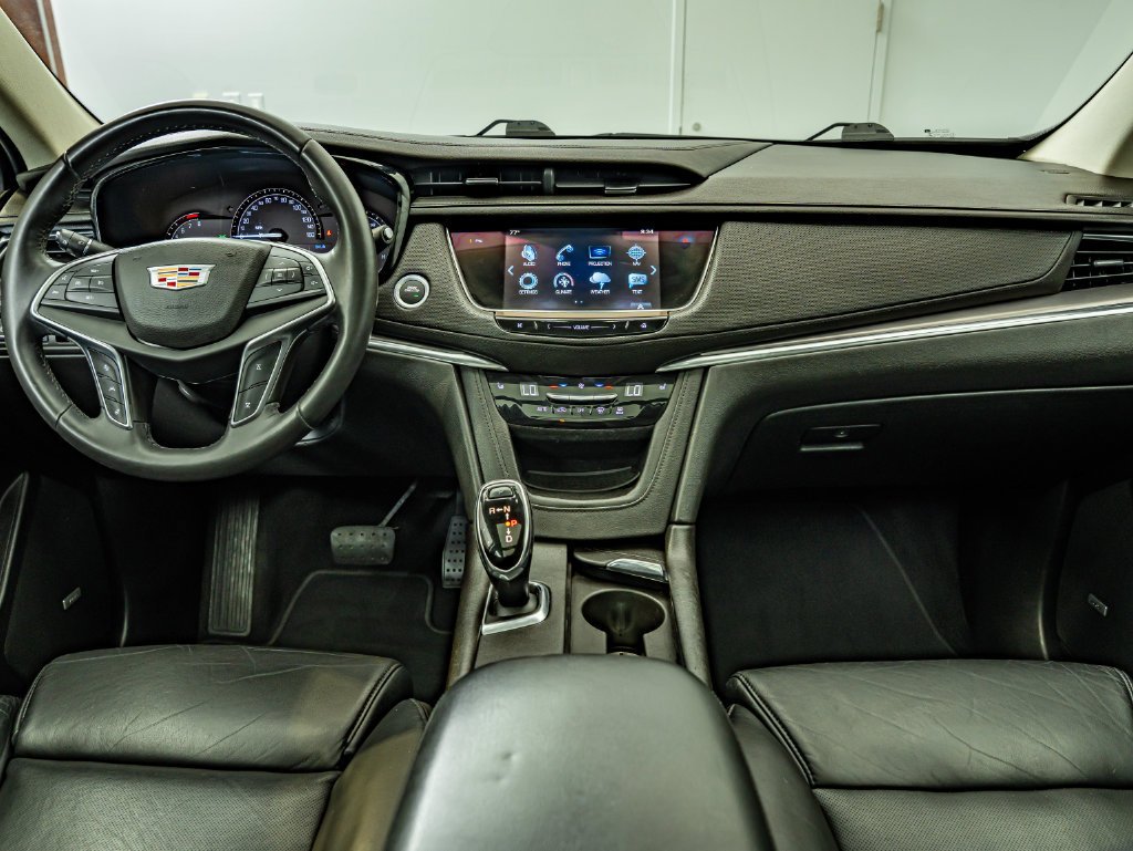 Used 2017 Silver Coast Metallic Cadillac Luxury image 29