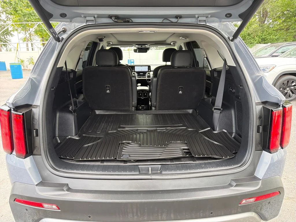 Used 2022 Everlasting Silver Kia X-Line SX Prestige image 28