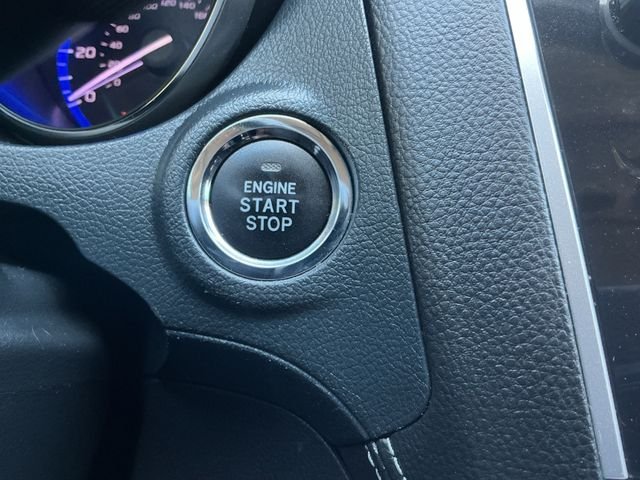 Used 2018 White Subaru 2.5i image 21
