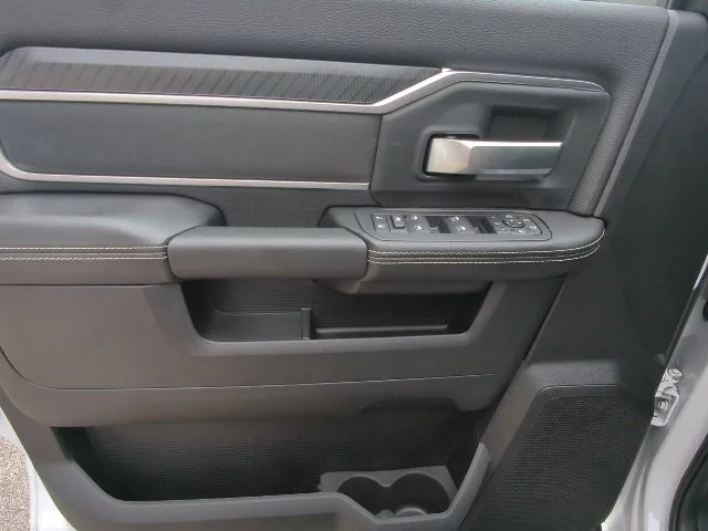 2026 RAM 3500 Big Horn - Photo 12