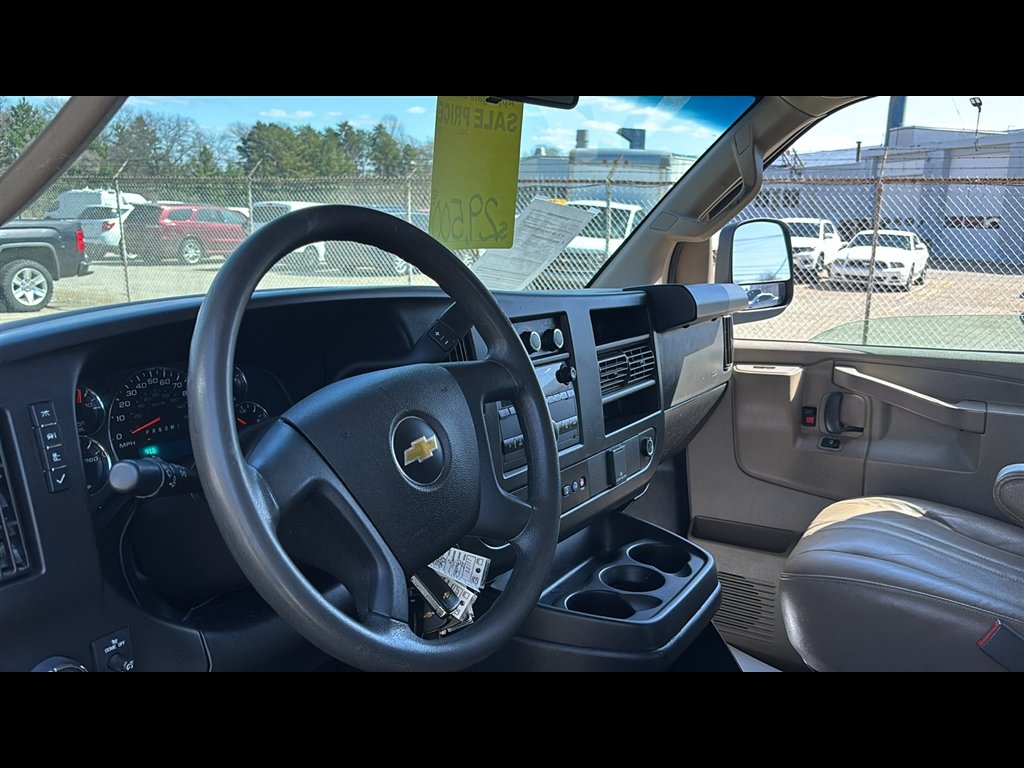 2022 Chevrolet Express Cargo 1WT - Photo 10