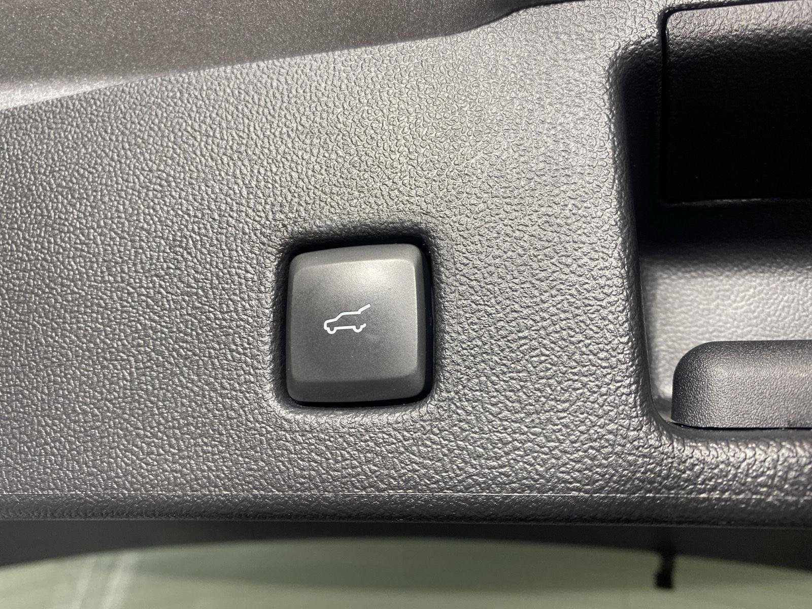 Used 2023 Iconic Silver Ford ST-Line image 26
