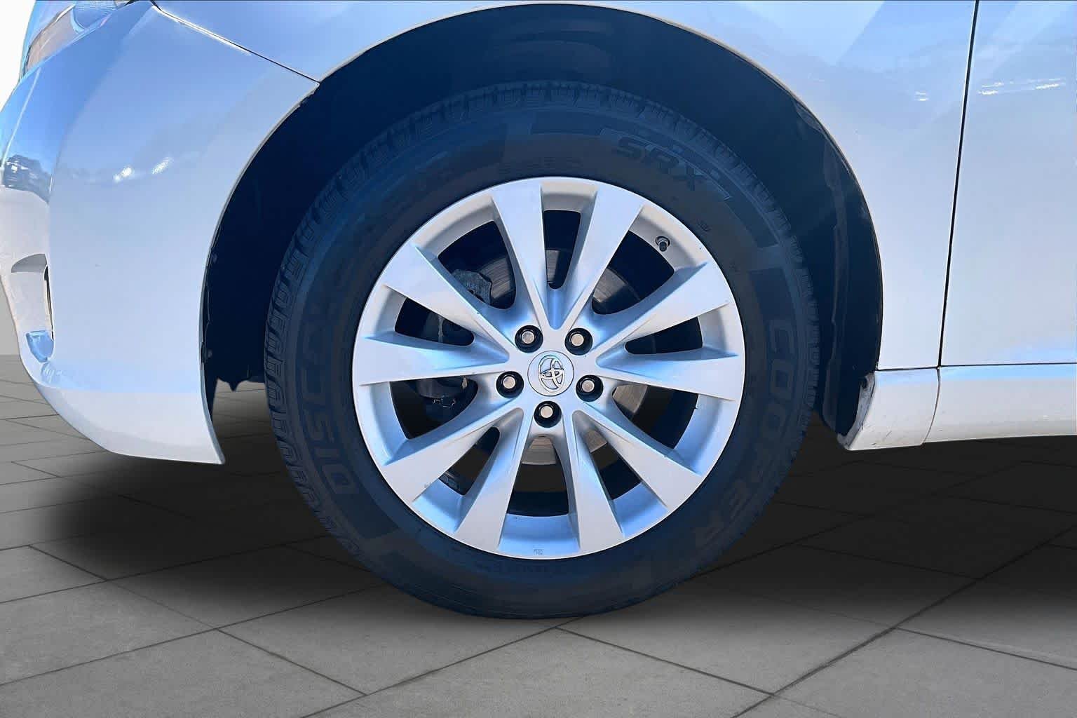 Used 2015 Blizzard Pearl Toyota XLE image 10