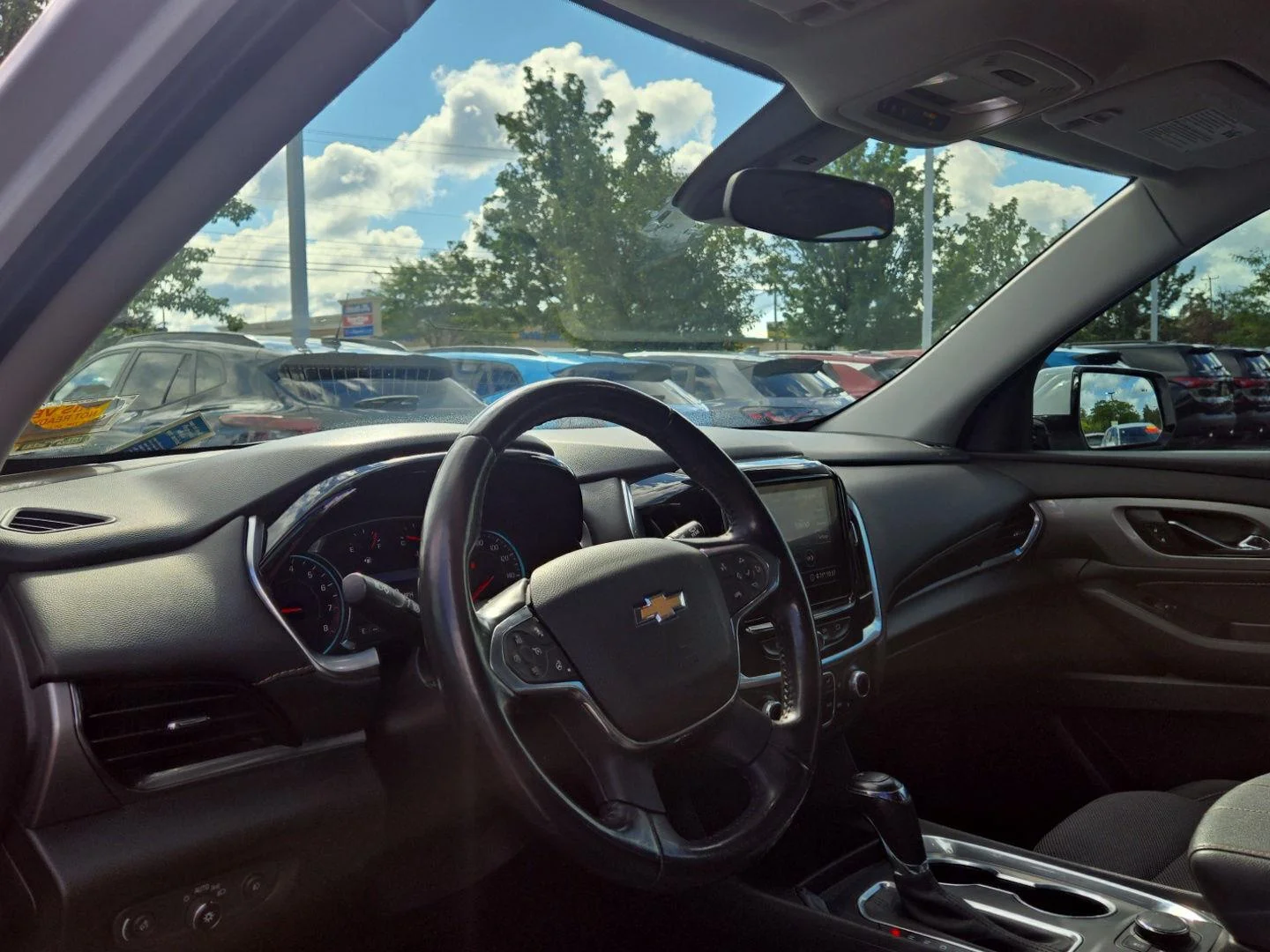 Used 2020  Chevrolet LT image 3