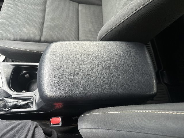 Used 2018 White Toyota XLE image 33