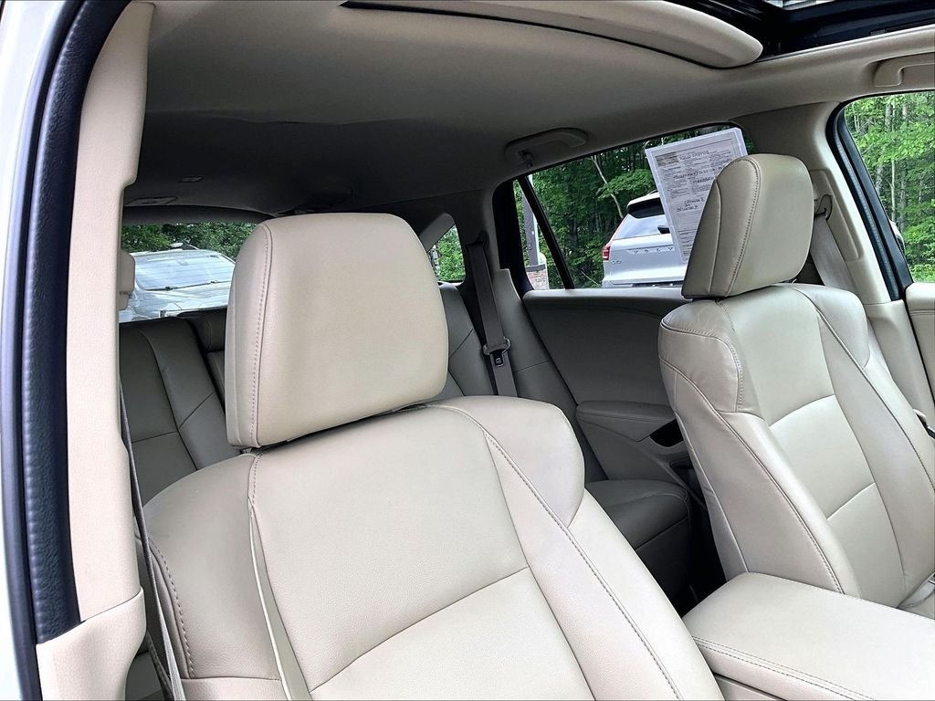 Used 2018  Acura Base image 25