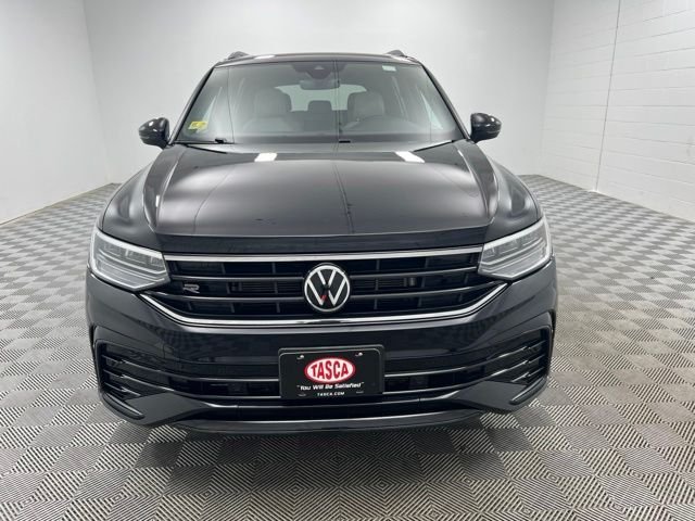 Used 2024 Black Volkswagen 2.0T SE R-Line Black image 3