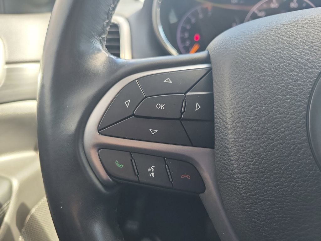 Used 2021 Black Jeep Laredo E image 19