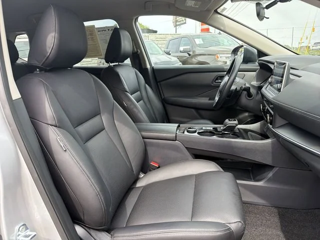 Used 2025 Silver Nissan S image 23