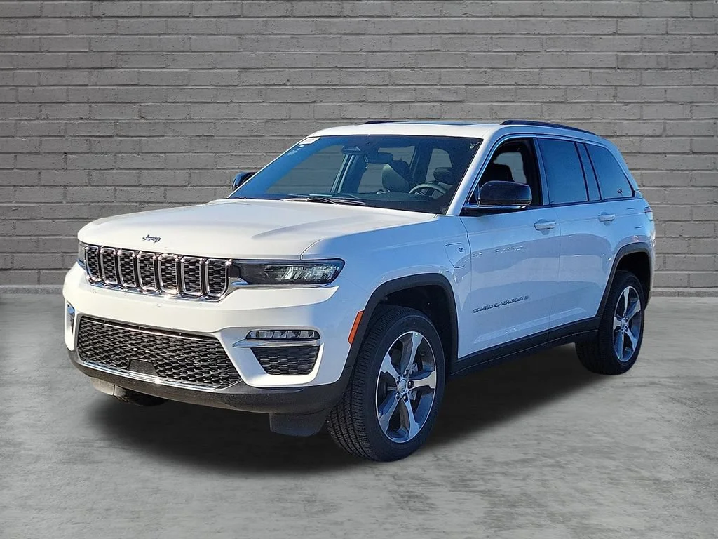 New 2024 Bright White Clearcoat Jeep  image 4