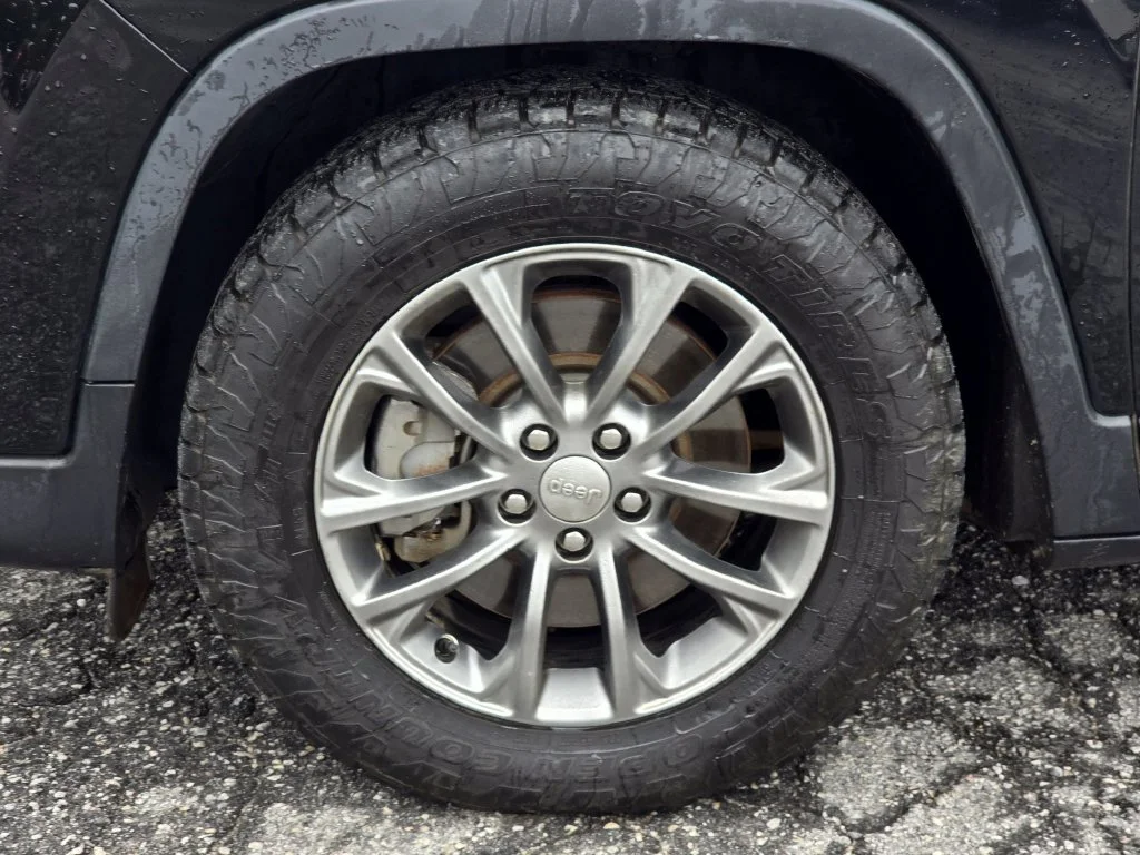 Used 2019 Black Jeep Latitude Plus image 12