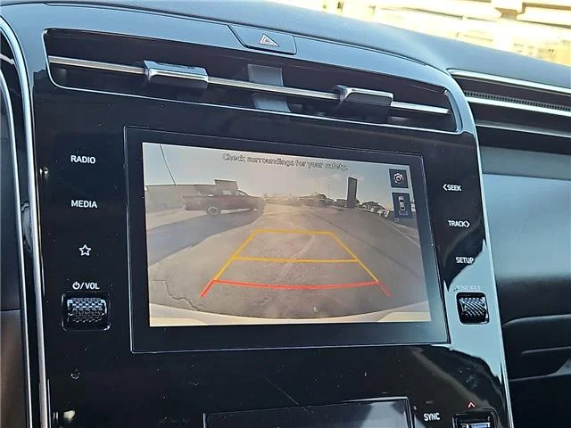 Used 2022 Silver Hyundai SEL Front-wheel Drive image 17