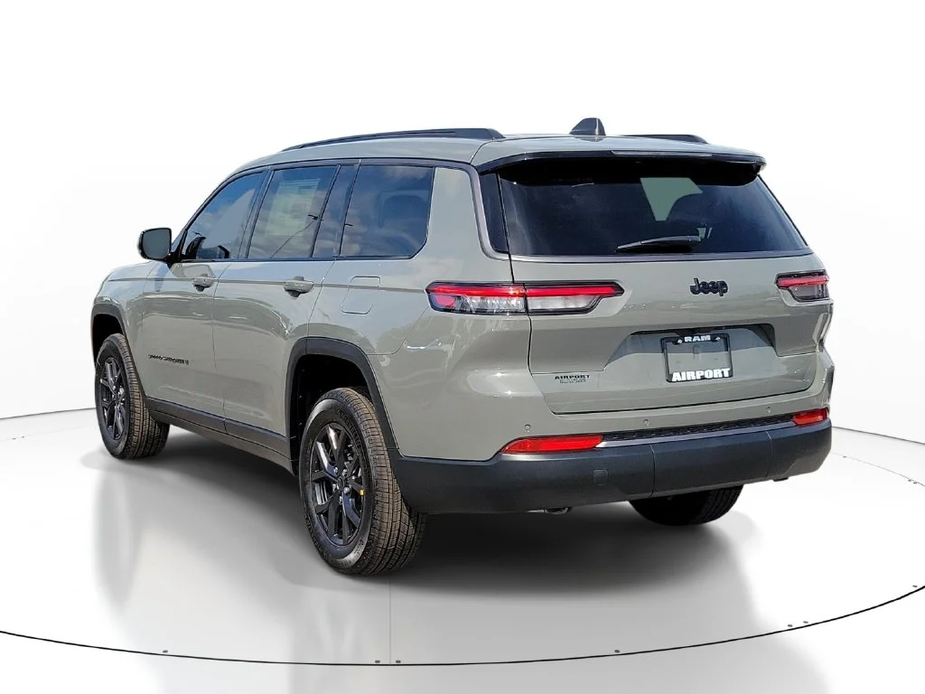 New 2027 Gray Jeep Laredo Altitude image 2