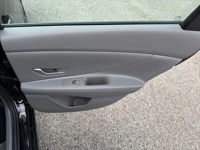 Used 2023 Phantom Black Hyundai SEL image 17