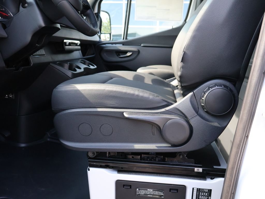 New 2026 Arctic White Mercedes-Benz Cargo 144 WB image 38