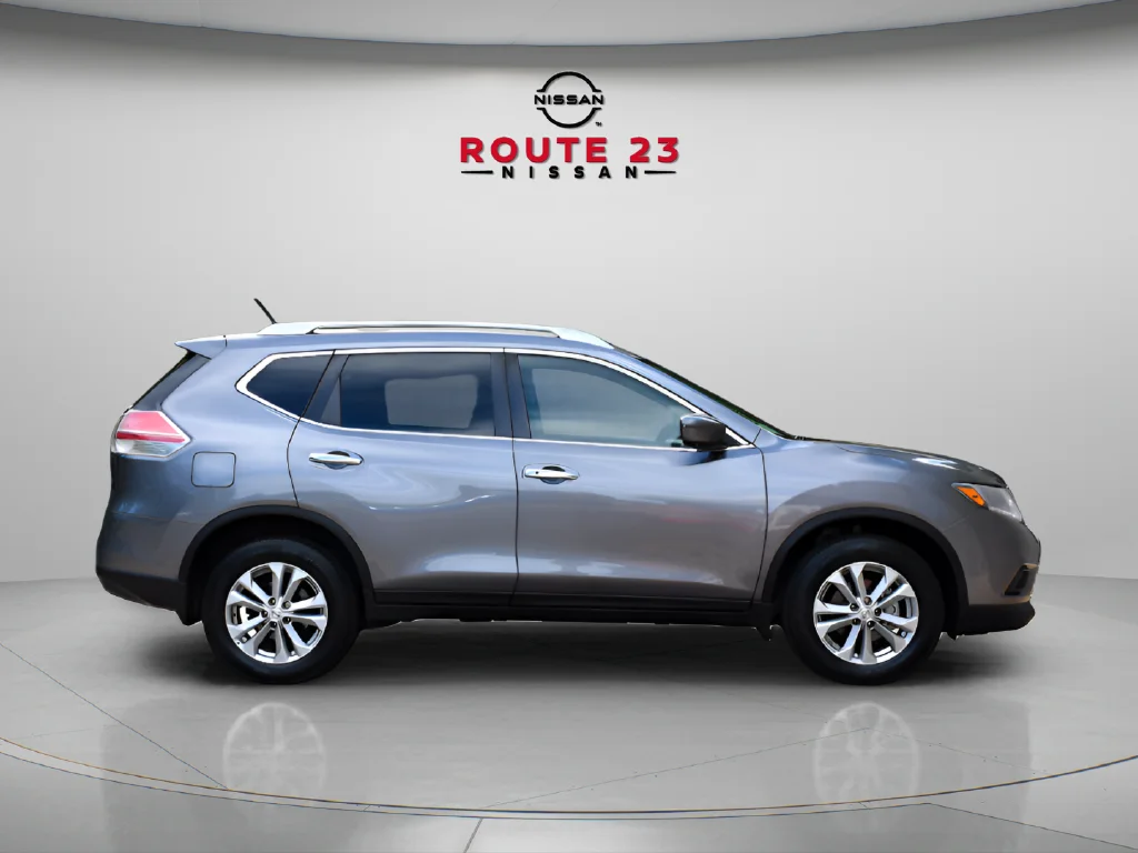 Used 2016 Gray Nissan SV image 9