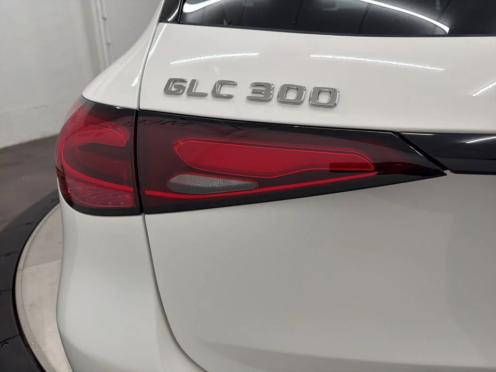 Used 2026 White Mercedes-Benz GLC 300 image 11
