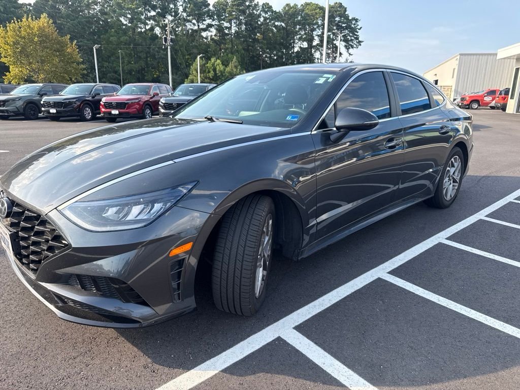 Used 2021 Gray Hyundai SEL image 2