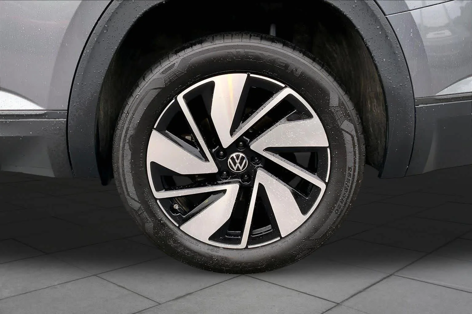 Used 2025 Platinum Gray Metallic Volkswagen 2.0T SE w/Technology image 10
