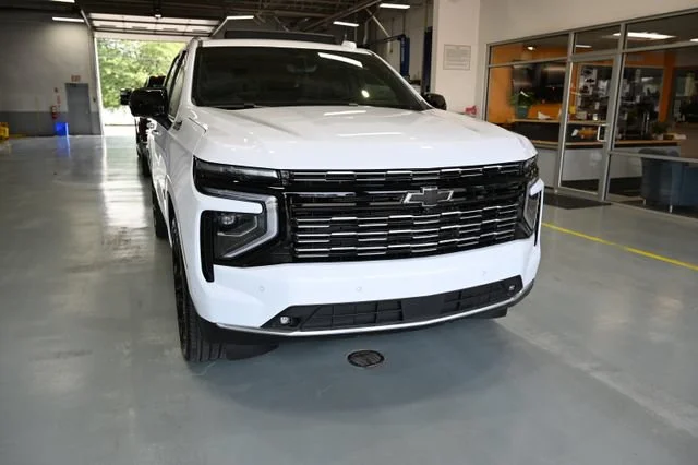 New 2026 Polar White Tricoat Chevrolet High Country image 3