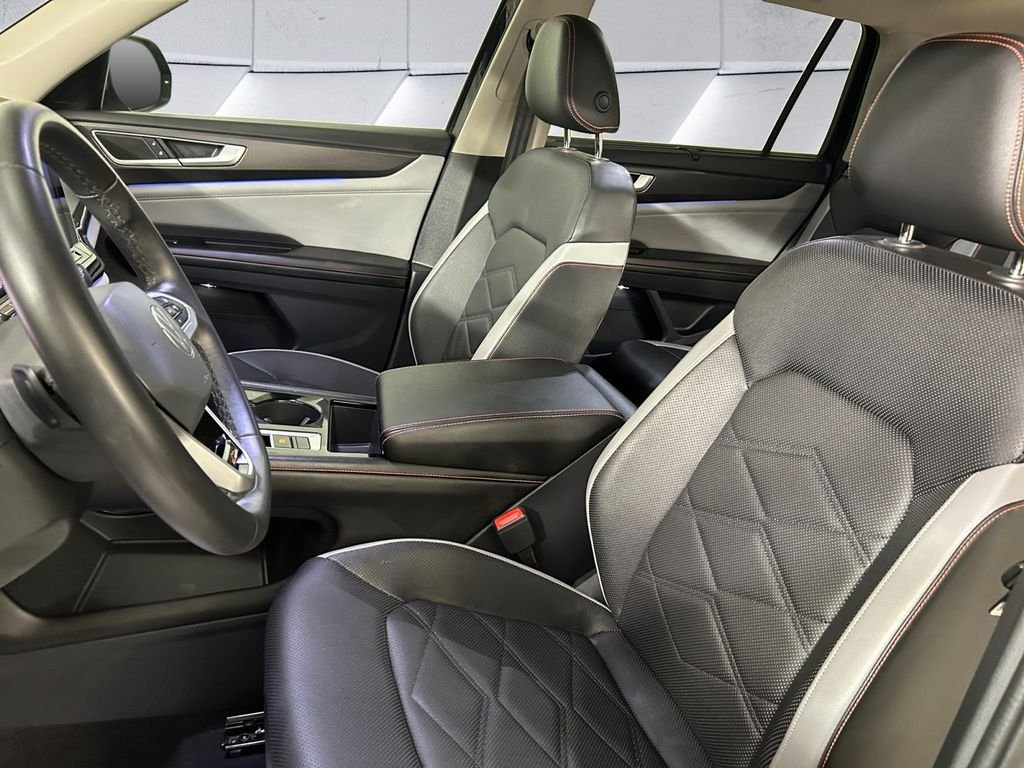 Used 2024  Volkswagen 2.0T Peak Edition SEL image 8