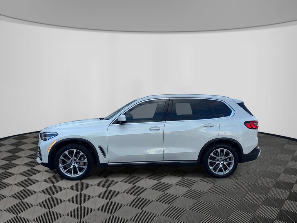 Used 2021 White BMW xDrive40i image 4