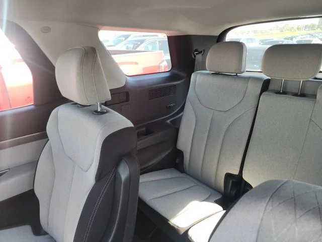 Used 2022 Green Hyundai SEL image 11