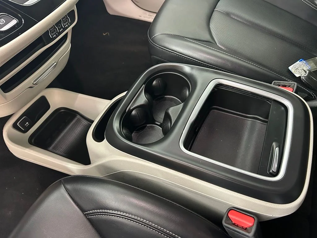 Used 2023 Silver Chrysler Touring L image 8