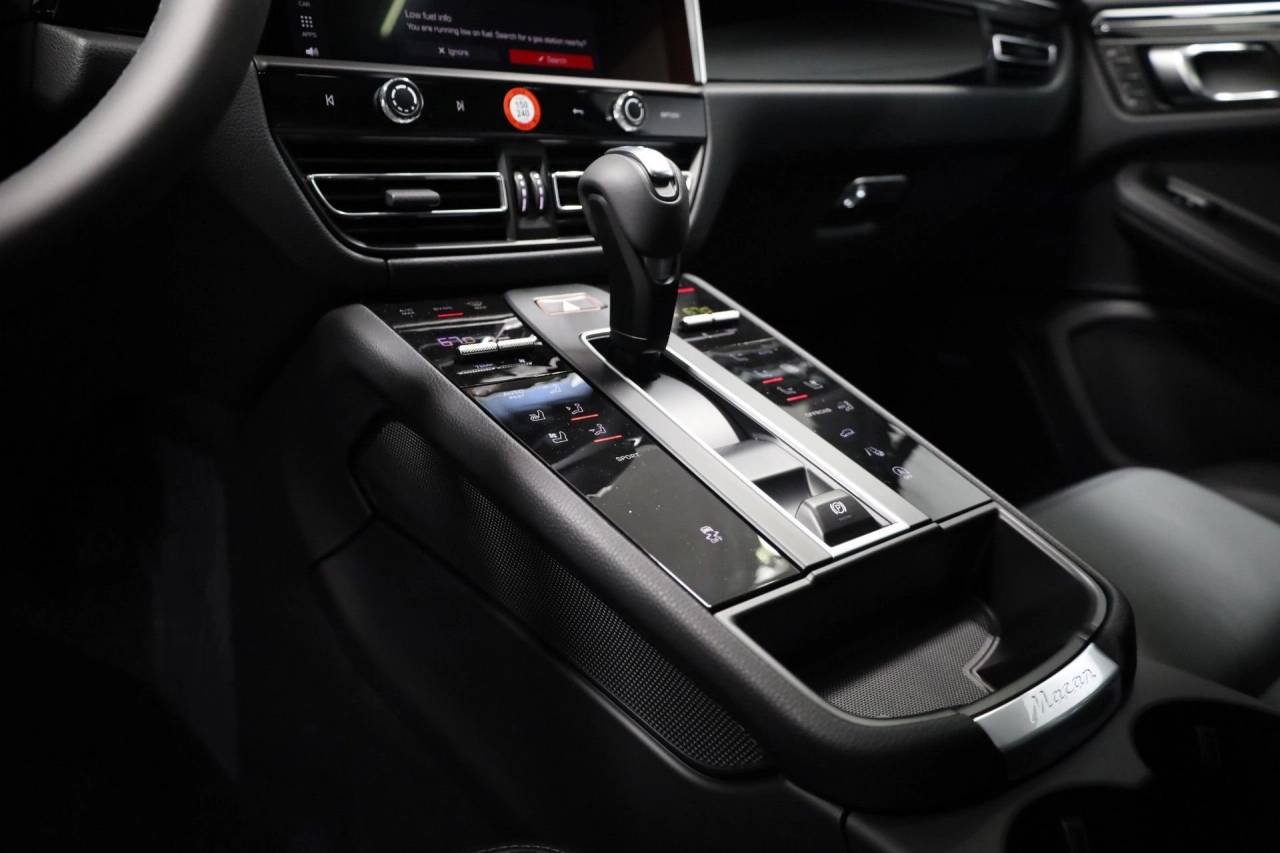 2026 Porsche Macan T - Photo 29
