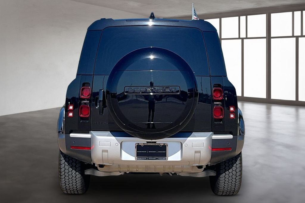 Used 2024 Santorini Black Metallic Land Rover S image 4