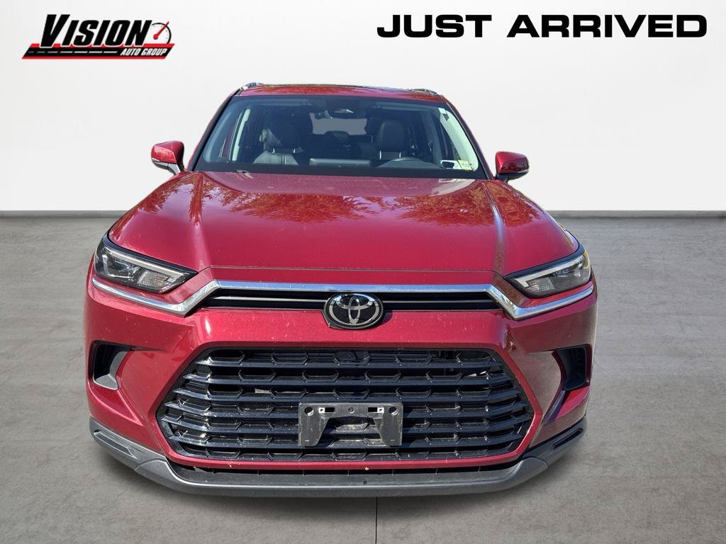 Used 2025  Toyota XLE image 8
