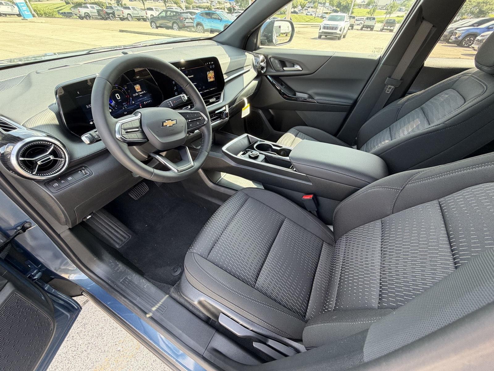 2027 Chevrolet Equinox LT - Photo 6