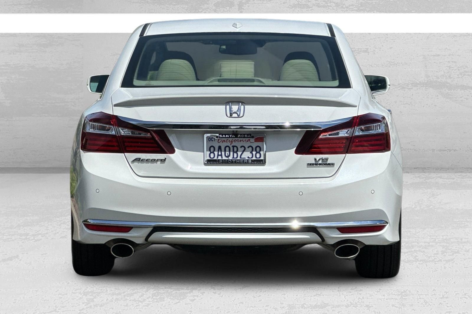 Used 2017 White Honda Touring image 5