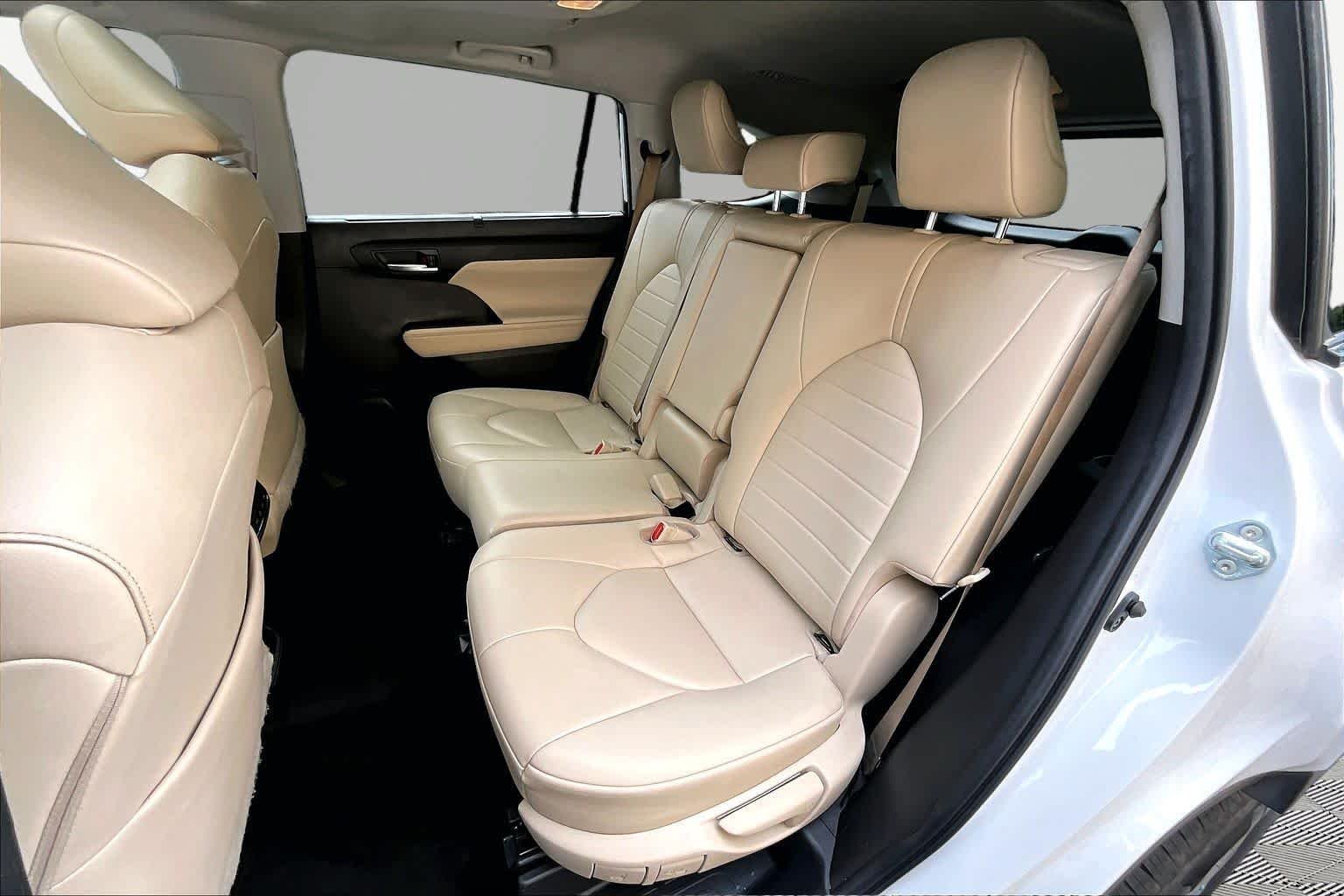 Used 2023 Wind Chill Pearl Toyota XLE image 21