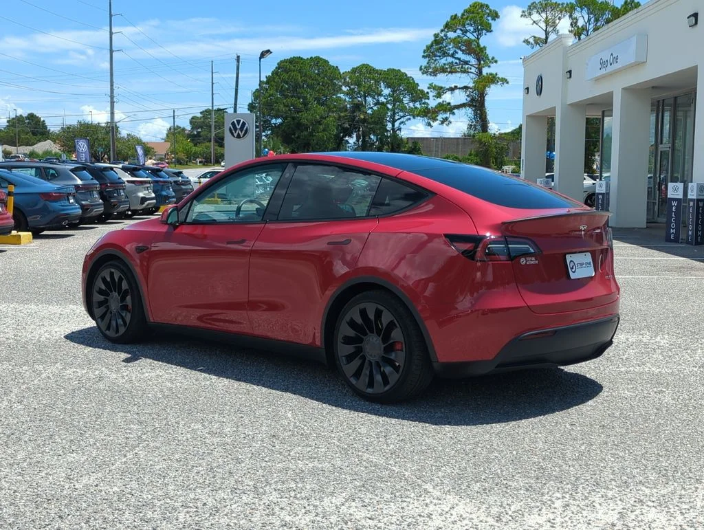 Used 2022  Tesla Performance image 5