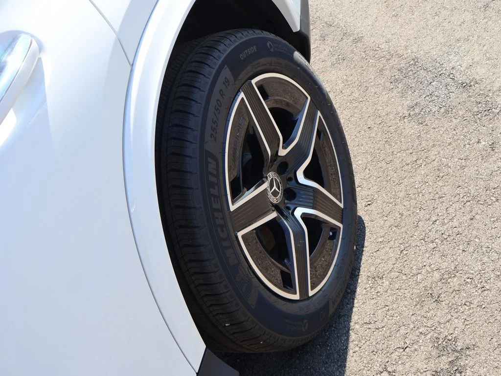 New 2026 Polar White Mercedes-Benz GLC 300 image 41
