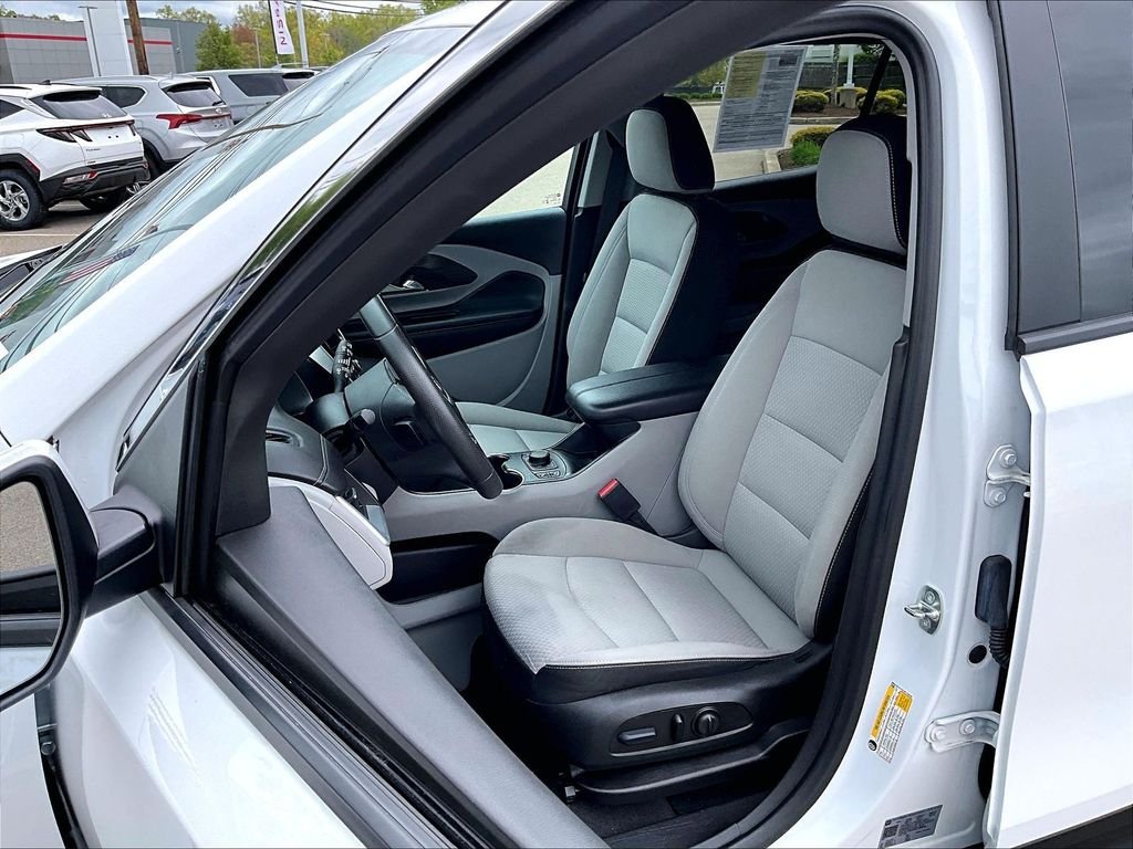 Used 2023 White GMC SLE image 10