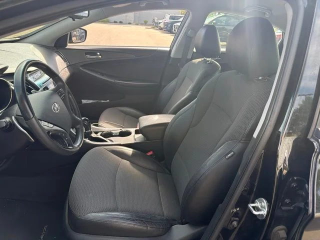 Used 2012 Black Hyundai SE image 6