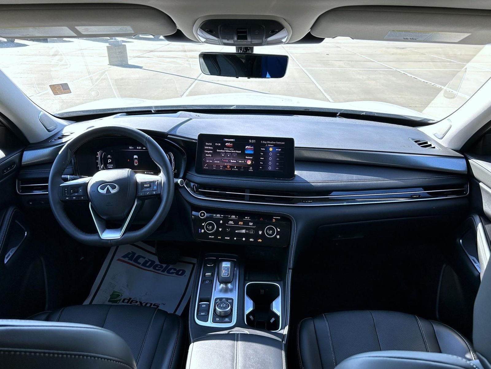 Used 2025 White INFINITI LUXE image 12