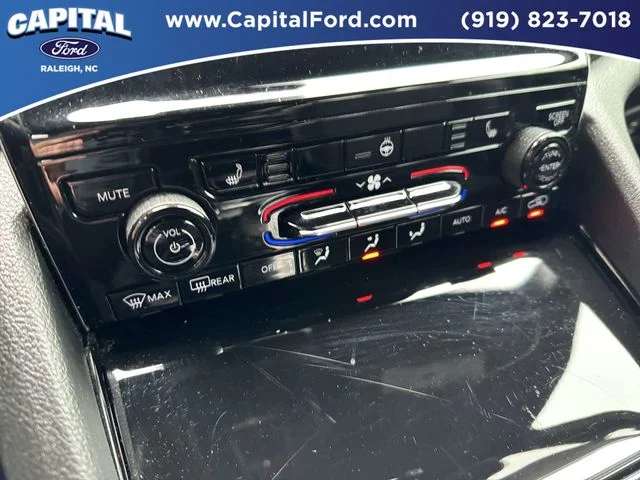 Used 2023 Black Jeep Altitude image 30